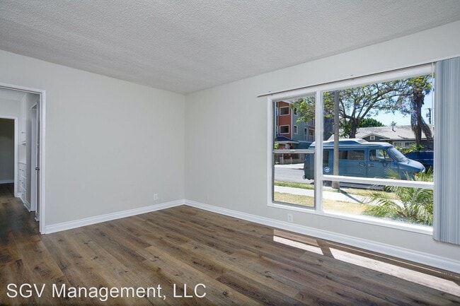 Building Photo - 1070 Stanley Ave