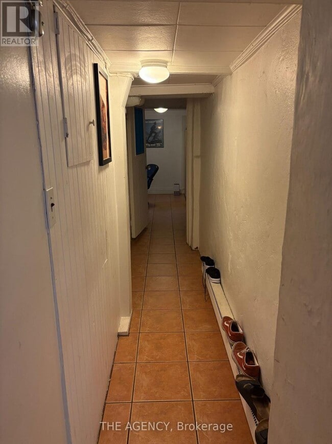 Building Photo - 43 Indian Rd Crescent