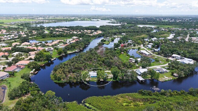 Foto del edificio - Riverfront Gem: Cozy Studio with Scenic Vi...