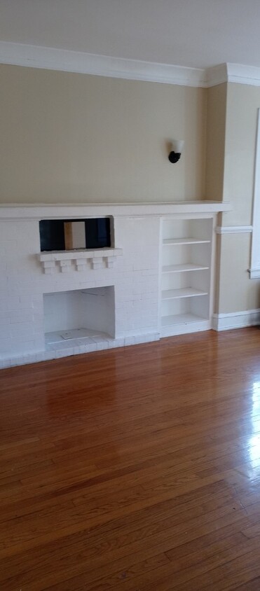 Foto principal - 8225 S Ingleside Ave