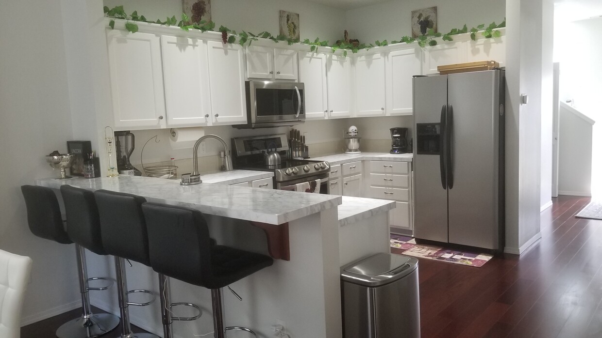 Kitchen - 5824 Acclamation St E