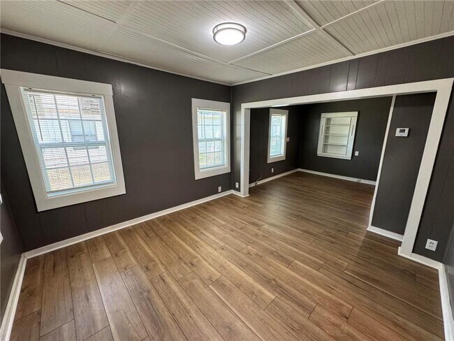 Foto del edificio - 606 Thornton Ave