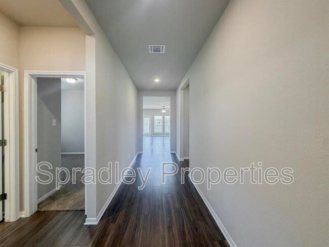 Building Photo - 2037 Yarrelton Dr