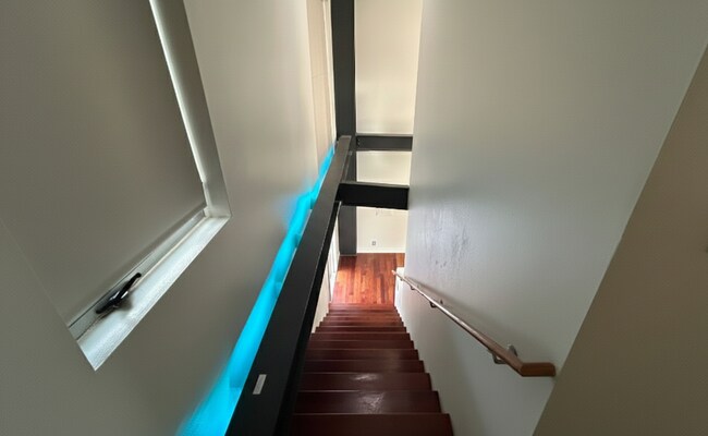 Foto del edificio - East Village 1BD Two Story Loft!!