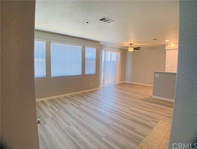 Foto del edificio - 24676 Ambervalley Ave