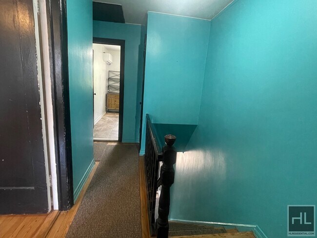 Foto del edificio - Hart Street - Bushwick 1 Bedroom