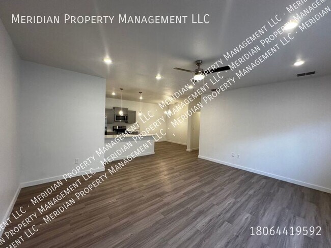 Foto del edificio - Three bed Three bath