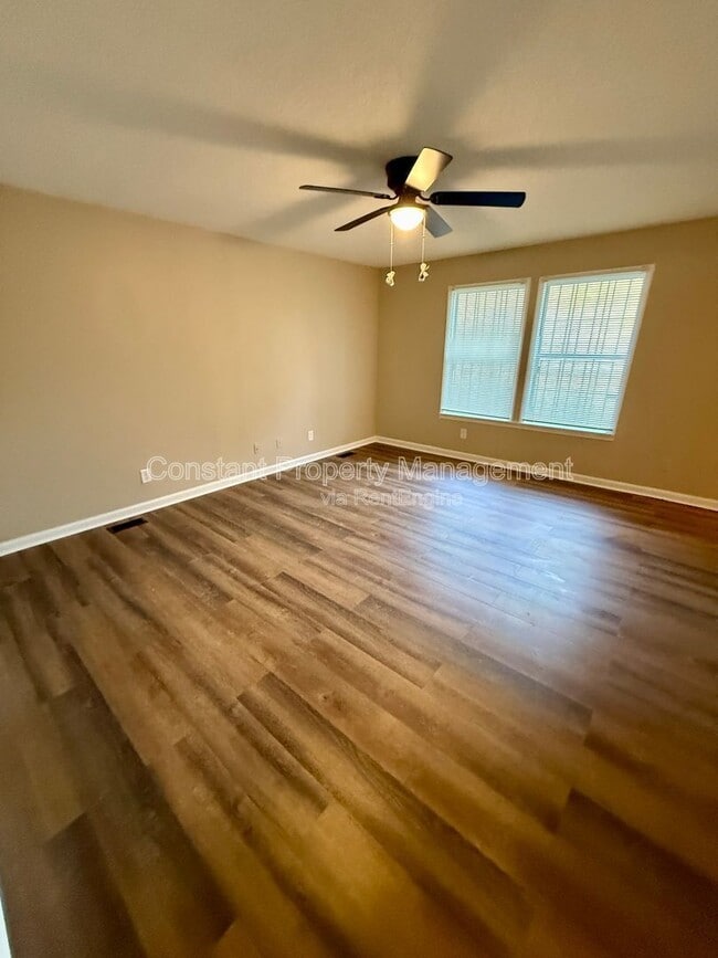 Building Photo - 3277 Club Dr