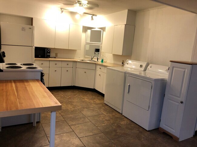 Washer dryer microwave refrigerator stove disposal - 2420 Buena Vista Dr
