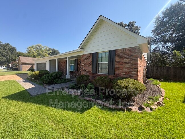 Building Photo - 1116 Simmonsridge Dr