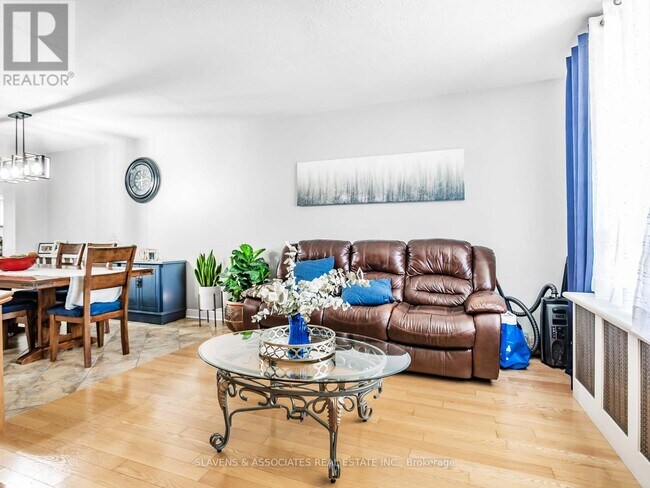 Building Photo - MAIN AND 2ND FLOOR - 213B BLACKTHORNE AVENUE