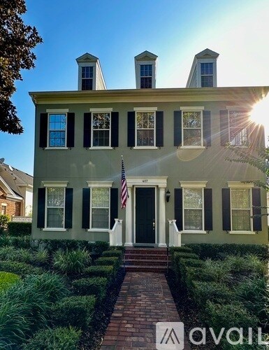 Photo - 407 Iris St House