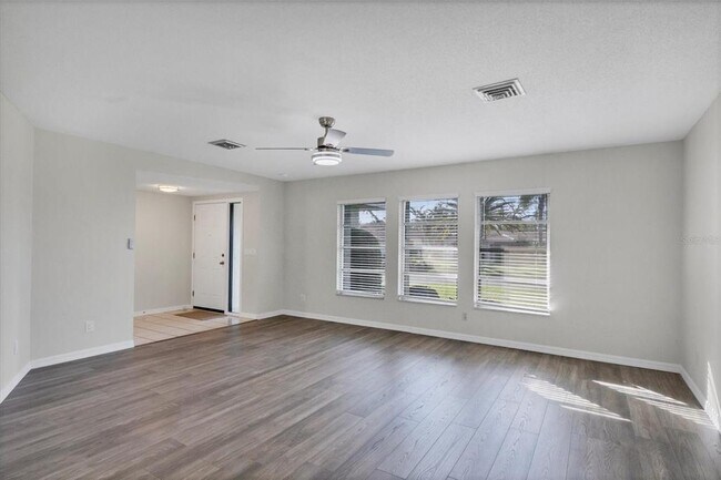 Building Photo - 213 Giotto Dr