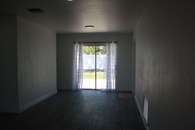 Building Photo - Charming Home in a Prime Location – Update...