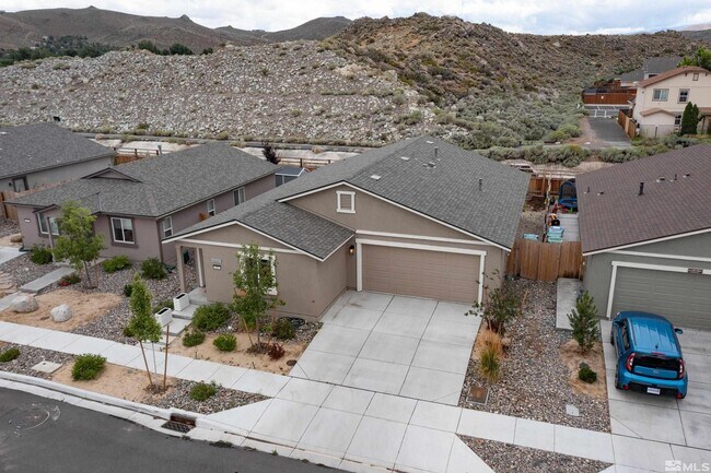 Building Photo - 698 Valmy Dr