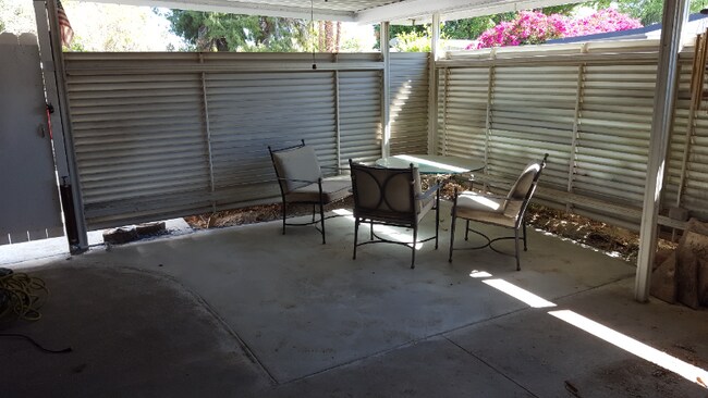 Building Photo - 502 Cerritos Way