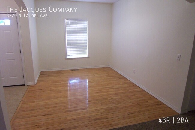 Foto del edificio - 3220 N Laurel Ave