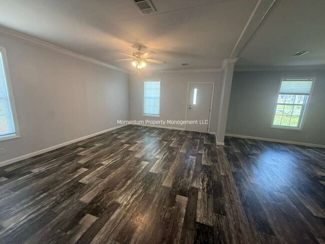 Building Photo - Gorgeous 3/2 Brooksville Available Now !
