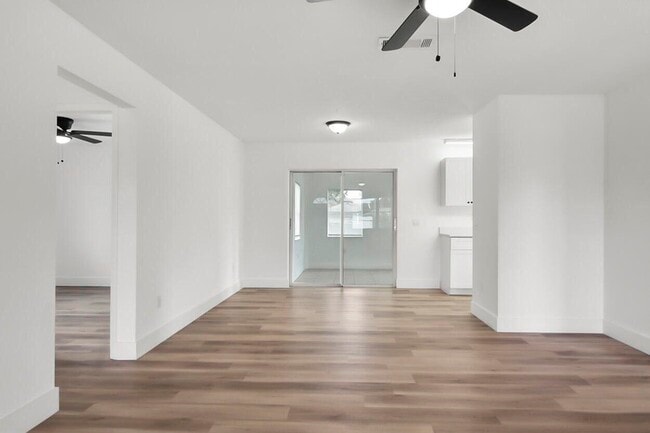 Foto del edificio - 313 NW Dorchester St