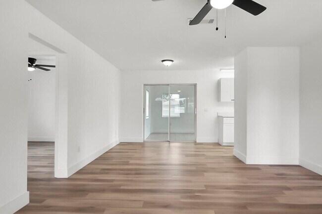 Building Photo - 313 NW Dorchester St