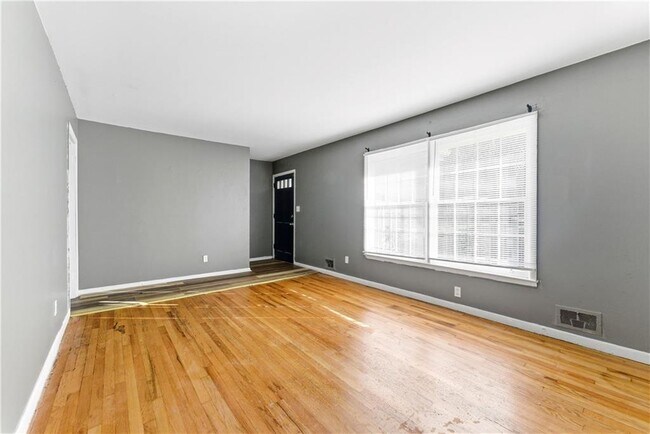 Foto del edificio - 1961 Valley Ridge Dr SW