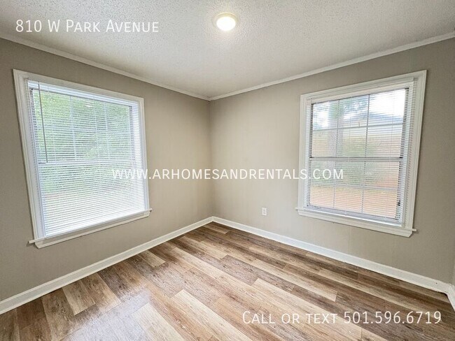 Building Photo - 810 W Park Ave