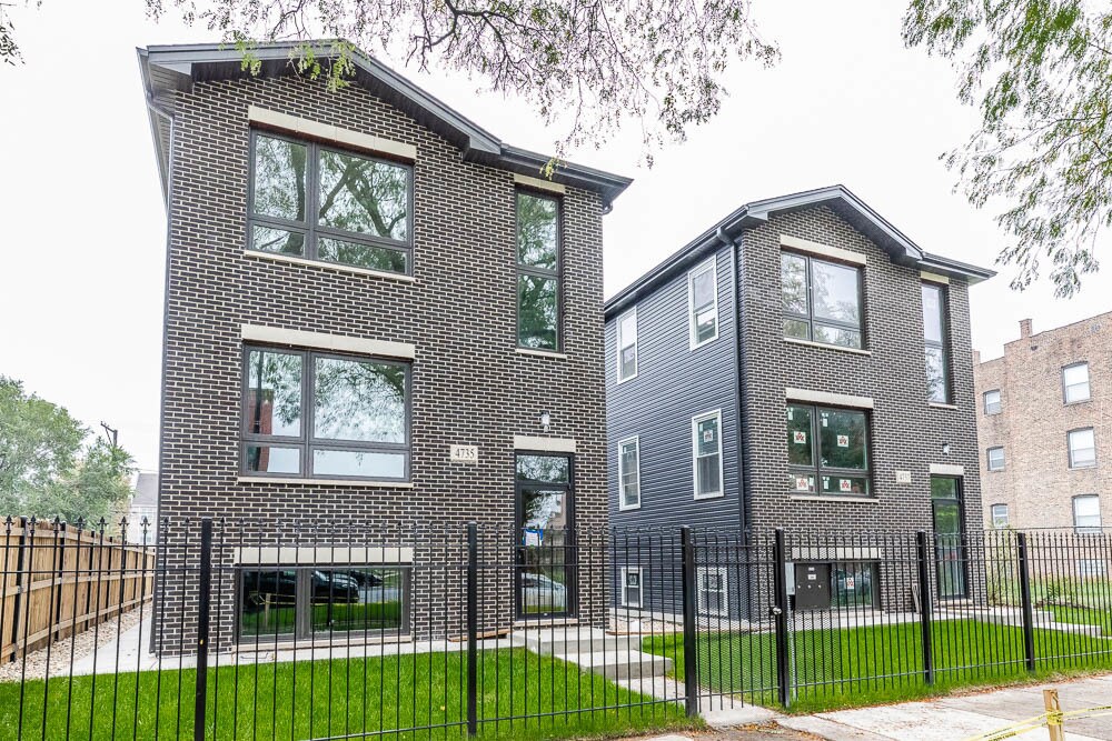 Primary Photo - 4745 S Michigan Ave
