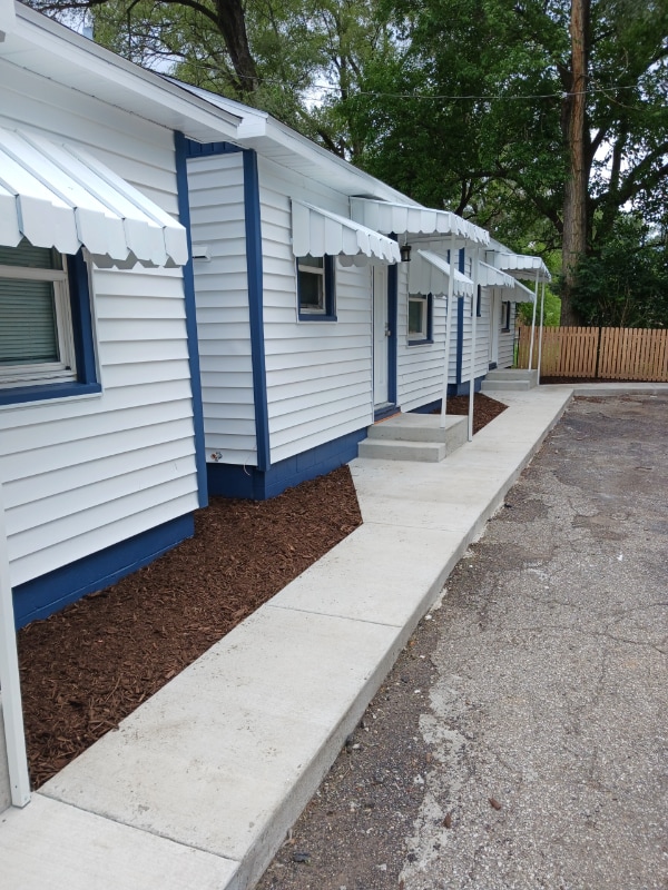 Building Photo - 110 W Willow Dr