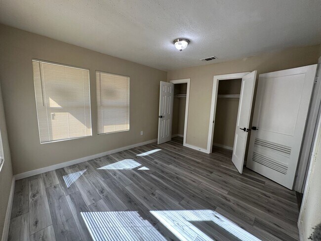 Building Photo - Beautifully Remodeled 2 Bedroom Home