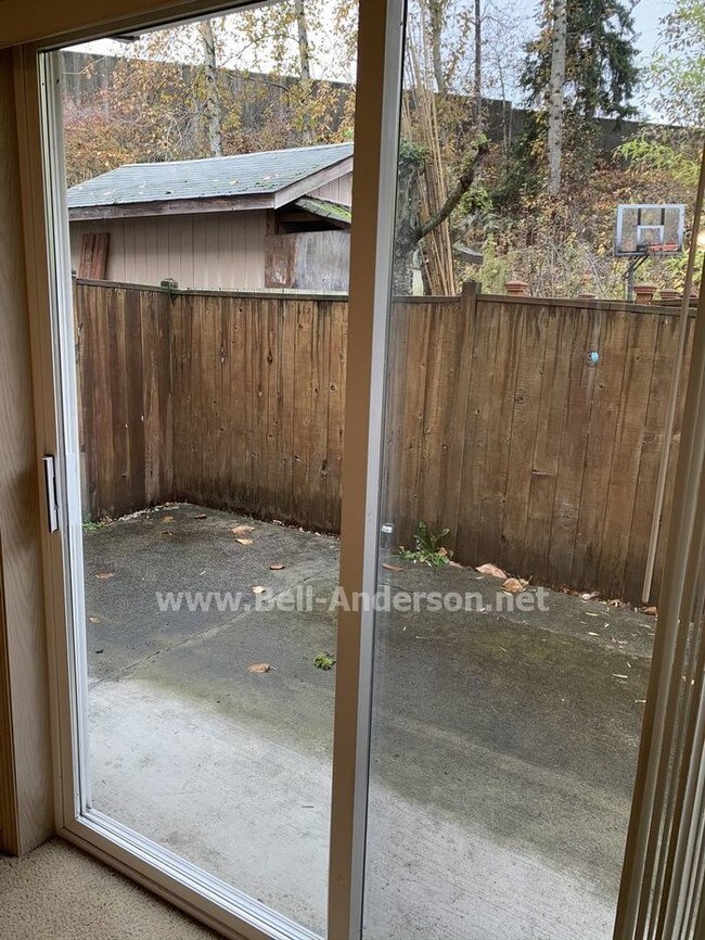 Building Photo - 2 Bedroom 2.5 Bath Condo in Downtown Kent