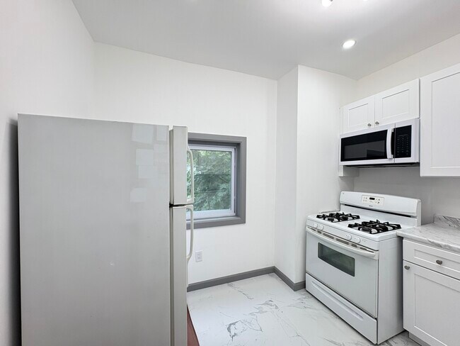 Foto del edificio - 74 Warner Ave