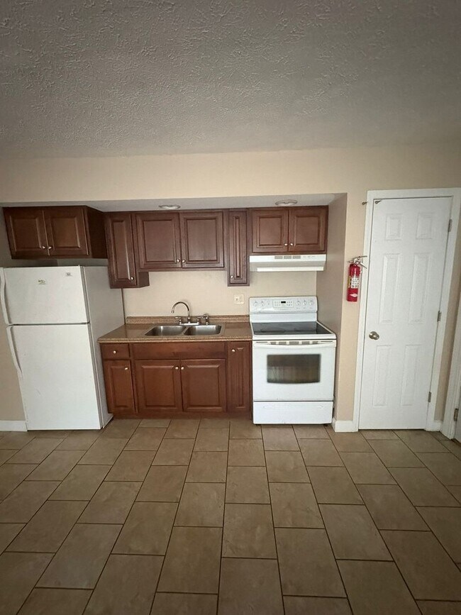 Building Photo - 321 Riley Dr