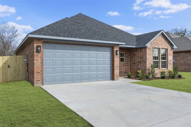 Building Photo - 605 S Oran Ave