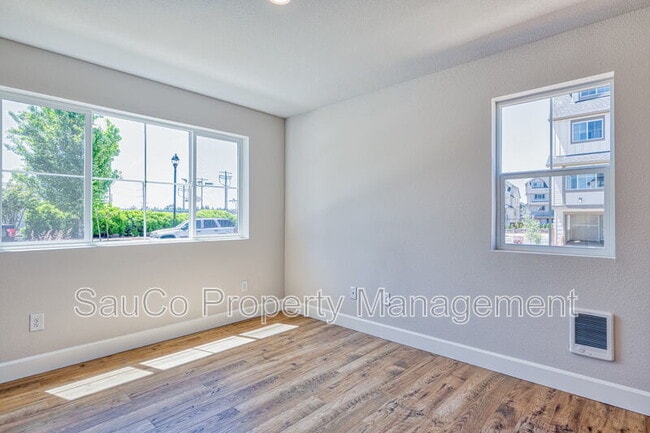 Building Photo - 17071 SW Friendly Ln