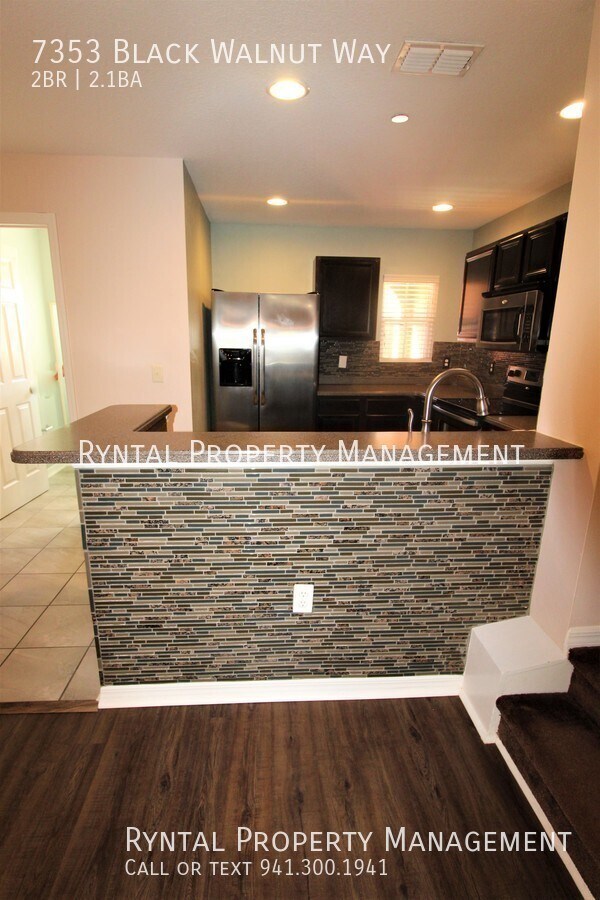 Building Photo - Gorgeous 2 Bed, 2.5 Bath Townhouse Located...
