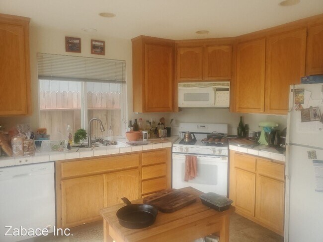 Foto del edificio - 3 br, 2.5 bath House - 2212 Halsey