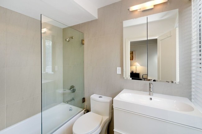Foto del edificio - 2677 Larkin St