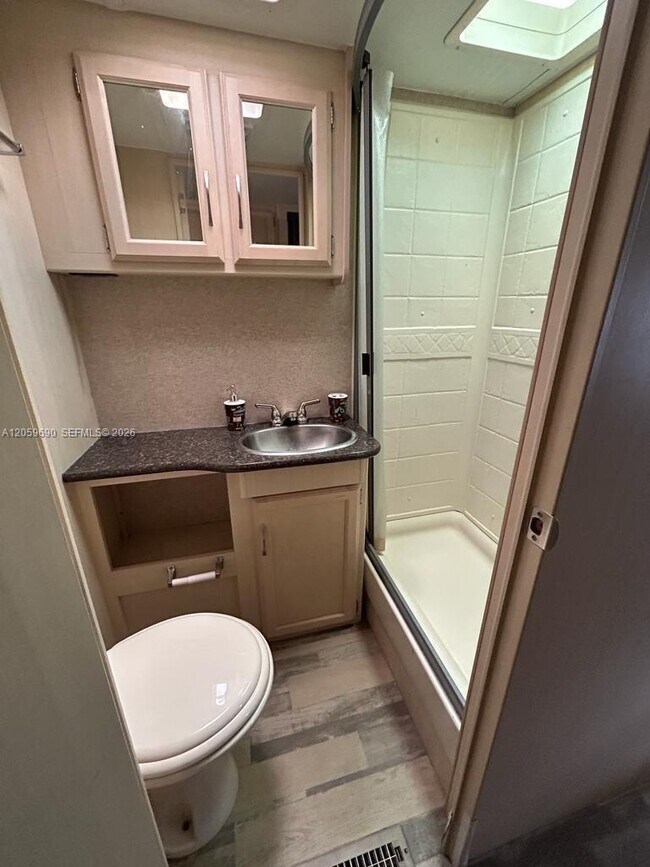 Foto del edificio - 4360 SW 22nd Ct