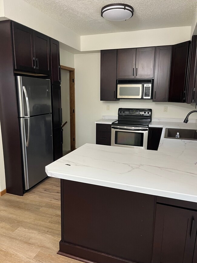 SS appliances - 401 9th St S