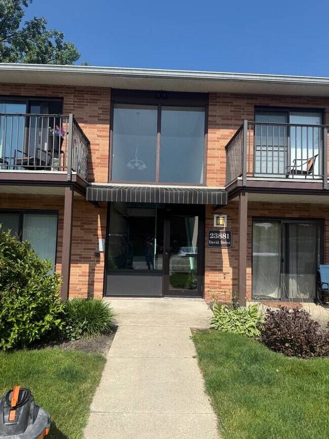 Building Photo - 23881 David Dr