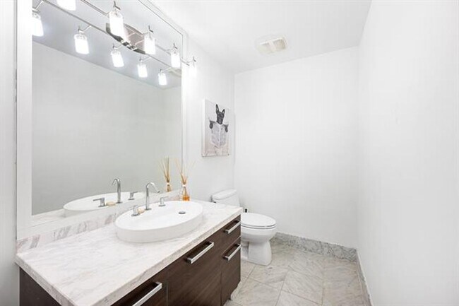 Foto del edificio - 244 Biscayne Blvd