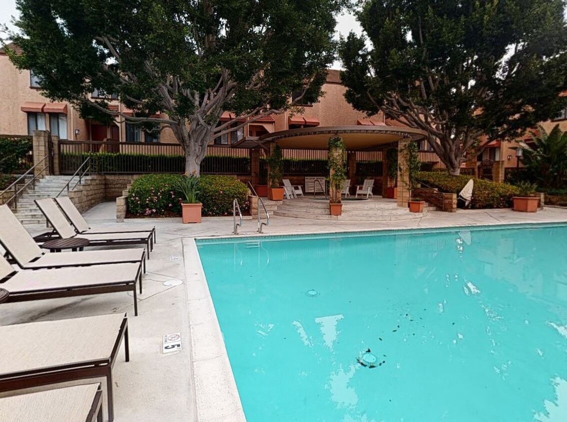 Photo - Stanford Court Apartments