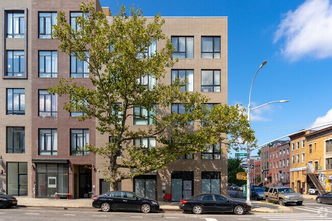 Building Photo - 186 Putnam Ave