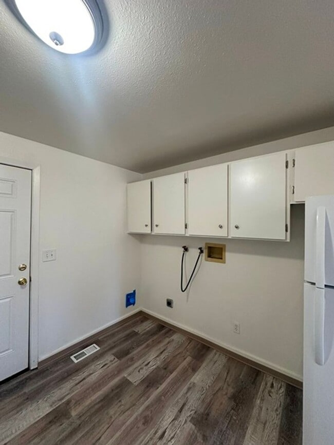 Foto del edificio - 3 Bedroom Duplex with Carport