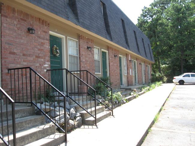 Berwyn Square Apartments - West Plaza Apartments