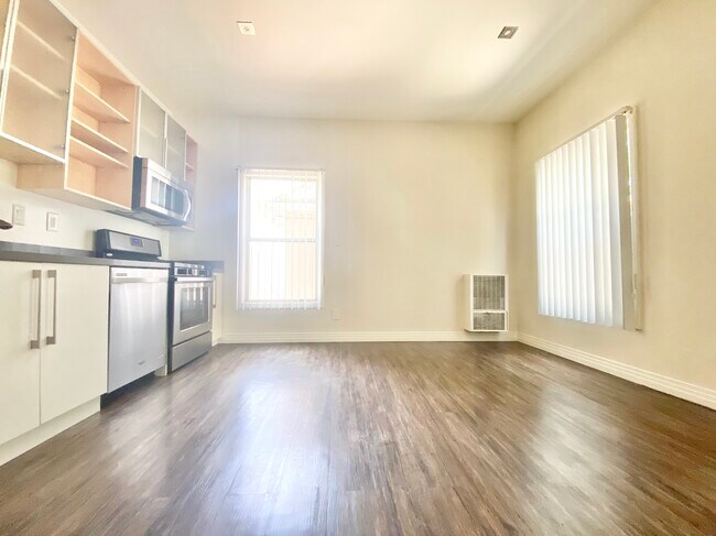 Foto del edificio - 826 S Kenmore Ave Los Angeles CA 90005