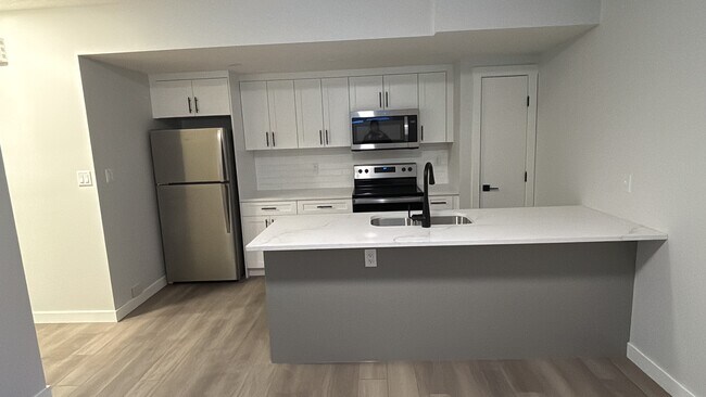 Building Photo - 11007 132 St NW