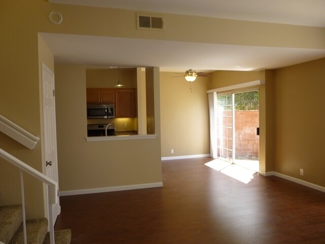 Foto del edificio - Updated Townhome in Country Club Village Green
