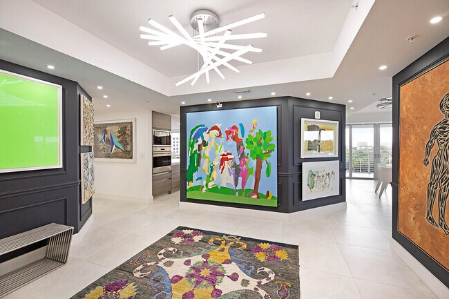Building Photo - 327 E Royal Palm Rd