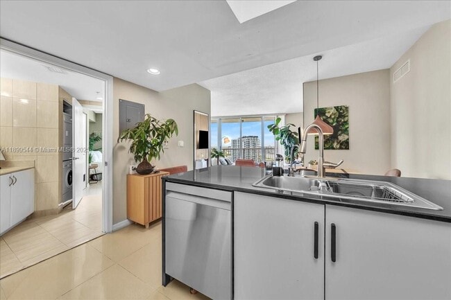 Foto del edificio - 1750 N Bayshore Dr